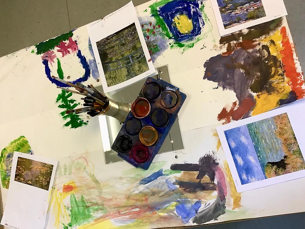 Barnen har målat utifrån bilder av Monet